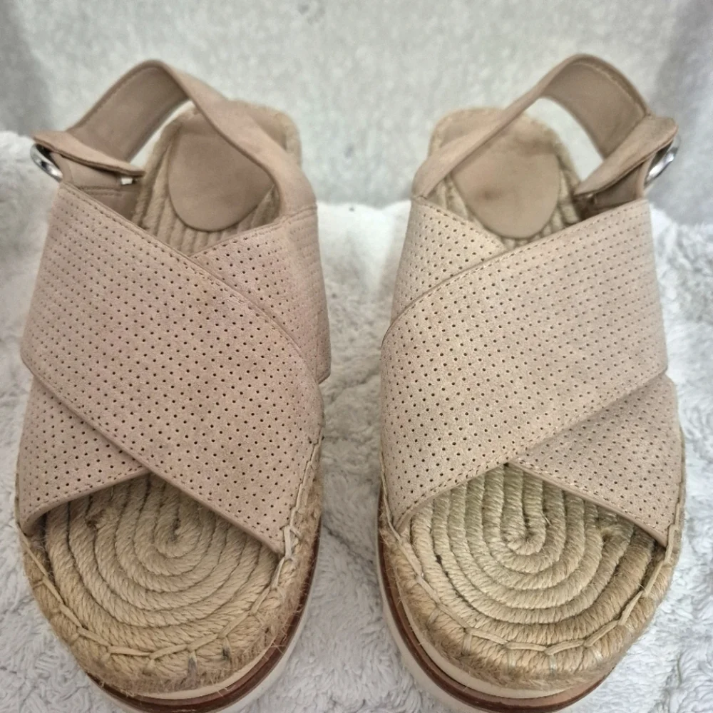 Marc Fisher Tan Espadrille Sandals..size:71/2